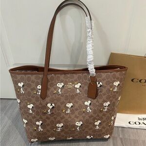 NWT Coach X Peanuts City Tote Bag In Signature Canvas With Snoopy Print